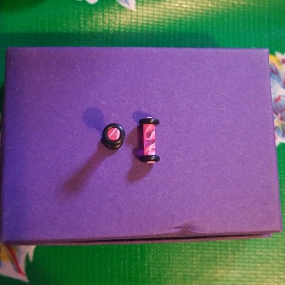 Pink & White 8g Acrylic Plugs - Picture 1 of 3